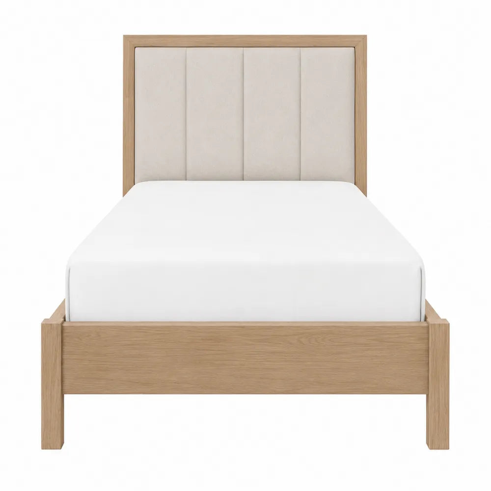 Cama individual de madera y tapizado en beige