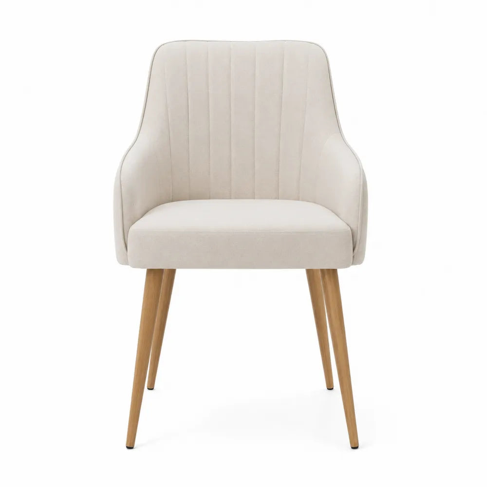 Silla de tela beige con patas de madera