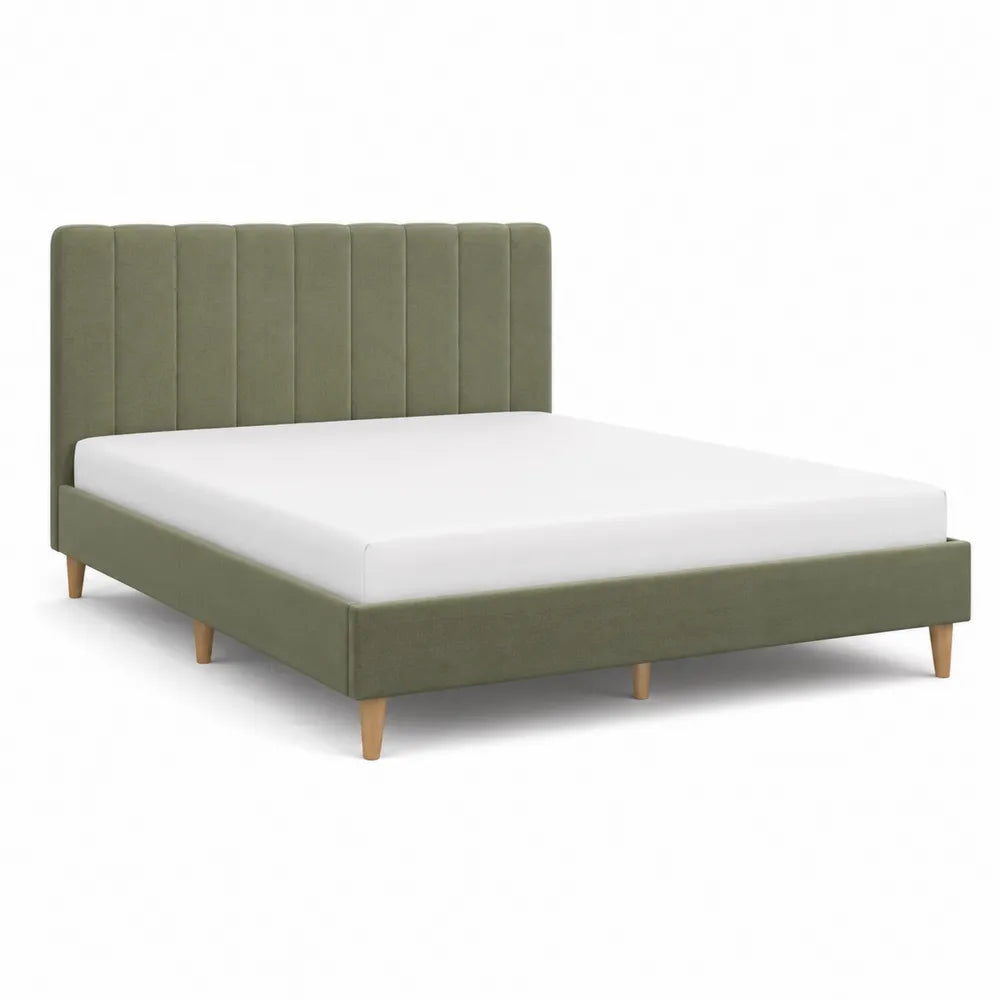 Cama doble tapizada en poliéster verde con patas de madera de roble 200x140 cm