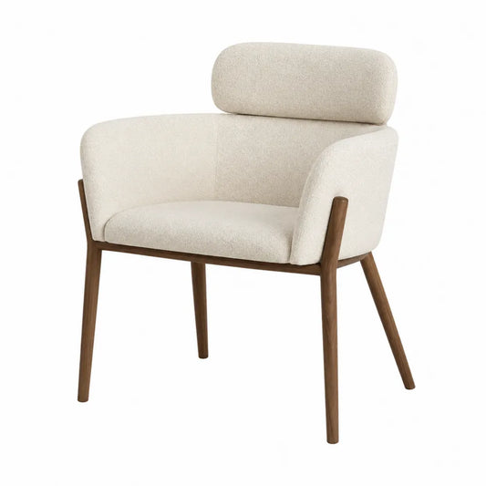 Silla de comedor tapizada beige con estructura de madera