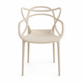Silla de polipropileno beige con brazos y respaldo curvo, 84 cm